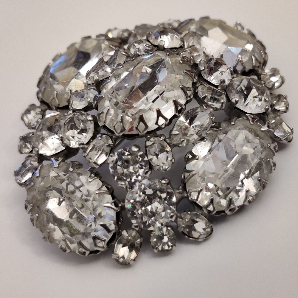 Exquisite Schreiner Crystal Brooch